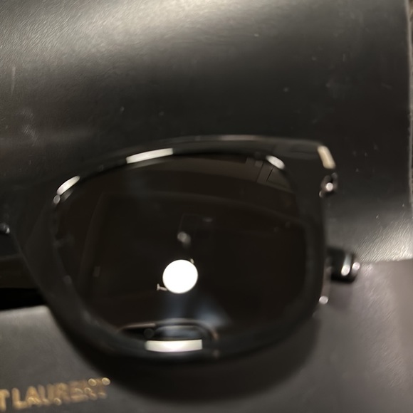 Saint Laurent - Picture 7 of 9